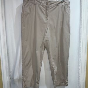 Ann Taylor Loft curvy crop Sz 16 button hem detail cotton blend